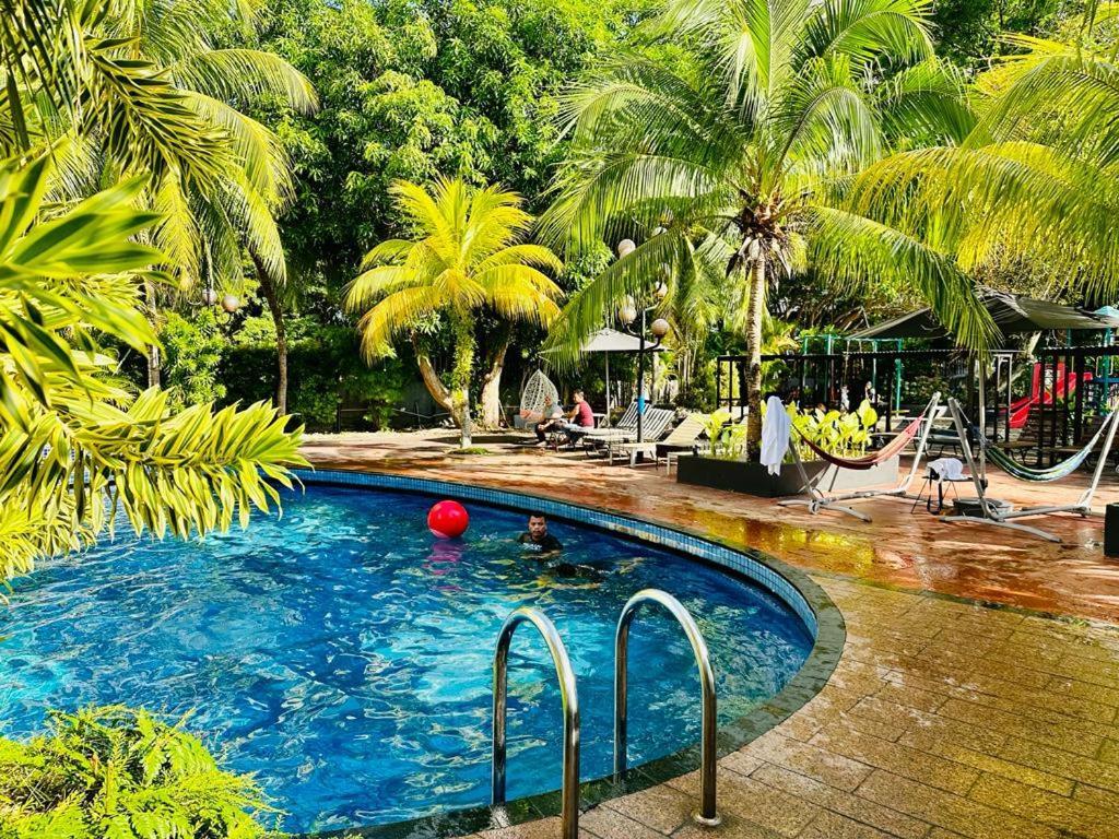 Century Bay Private Residences Sungai Dua Bukit Exteriör bild