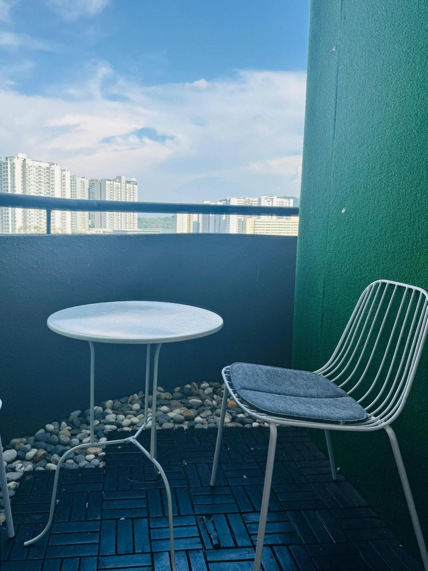 Century Bay Private Residences Sungai Dua Bukit Exteriör bild