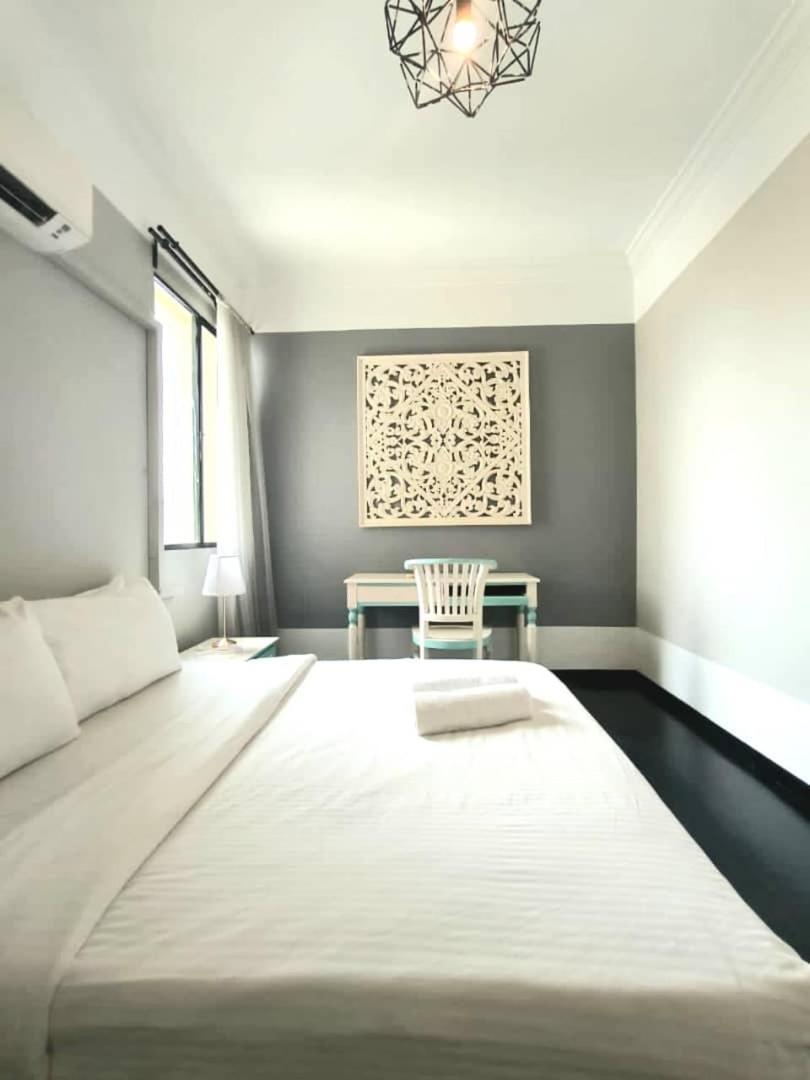 Century Bay Private Residences Sungai Dua Bukit Exteriör bild