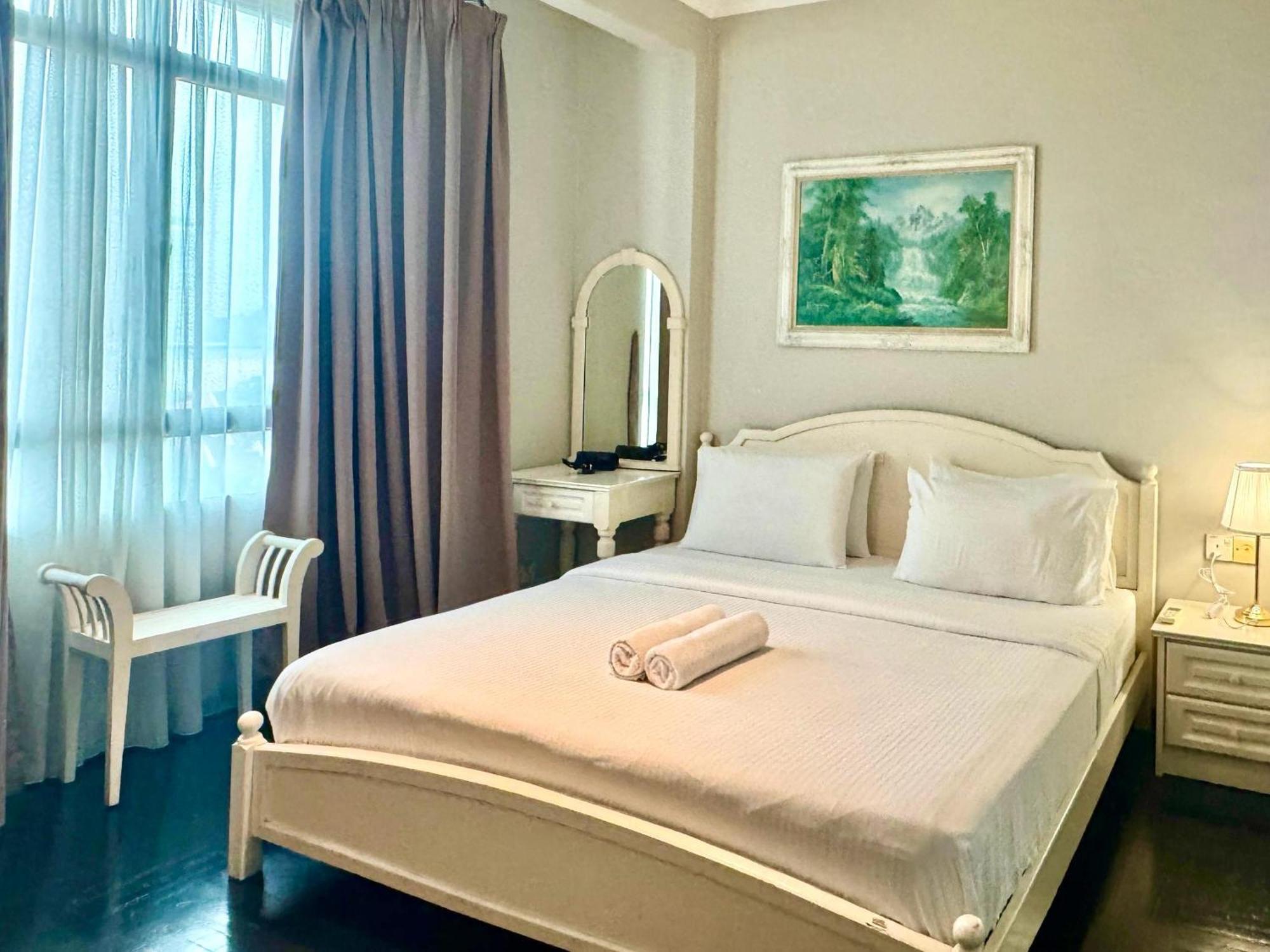 Century Bay Private Residences Sungai Dua Bukit Exteriör bild