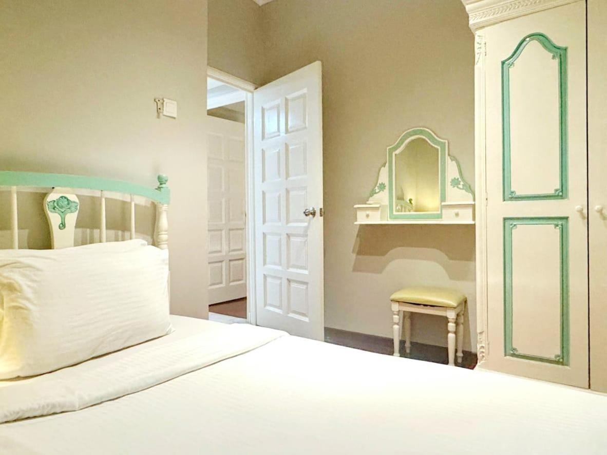 Century Bay Private Residences Sungai Dua Bukit Exteriör bild