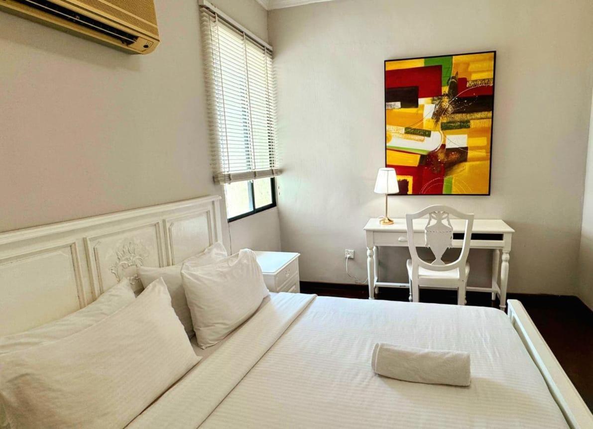 Century Bay Private Residences Sungai Dua Bukit Exteriör bild