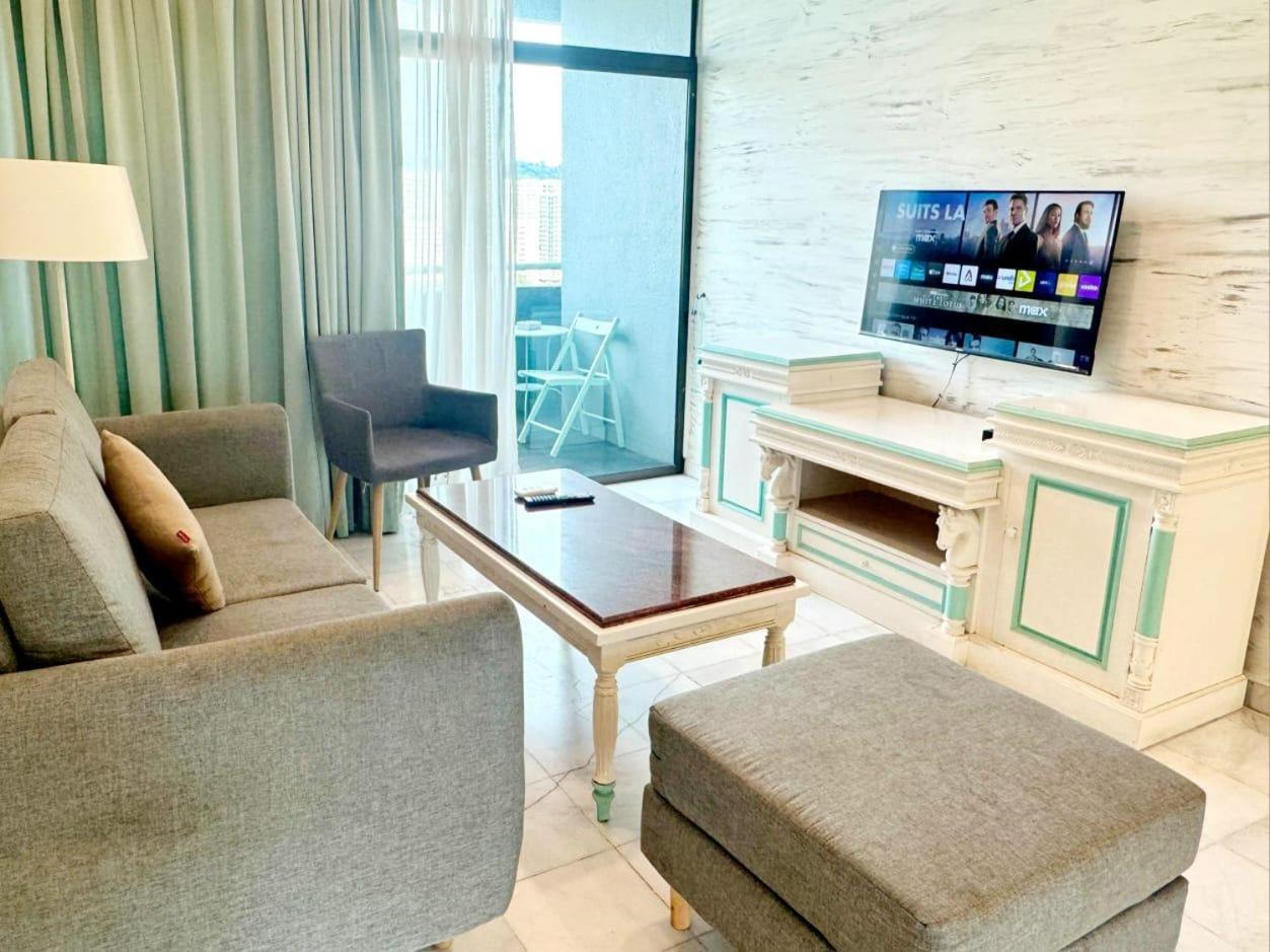 Century Bay Private Residences Sungai Dua Bukit Exteriör bild