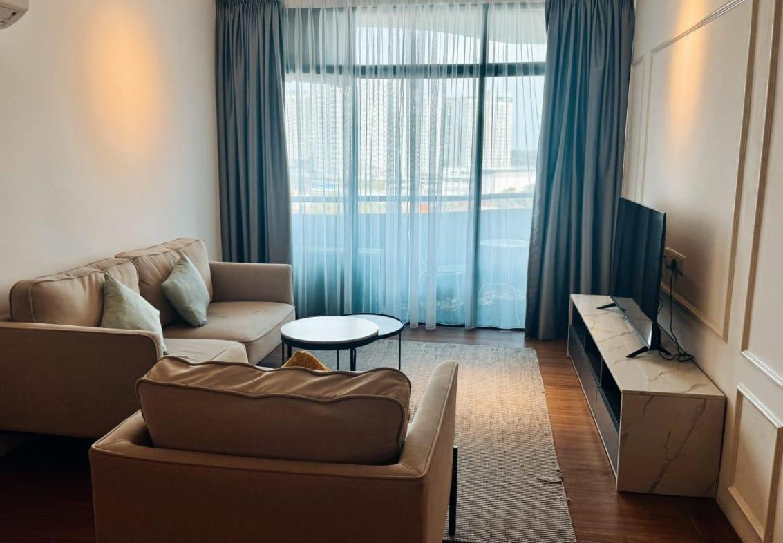 Century Bay Private Residences Sungai Dua Bukit Exteriör bild
