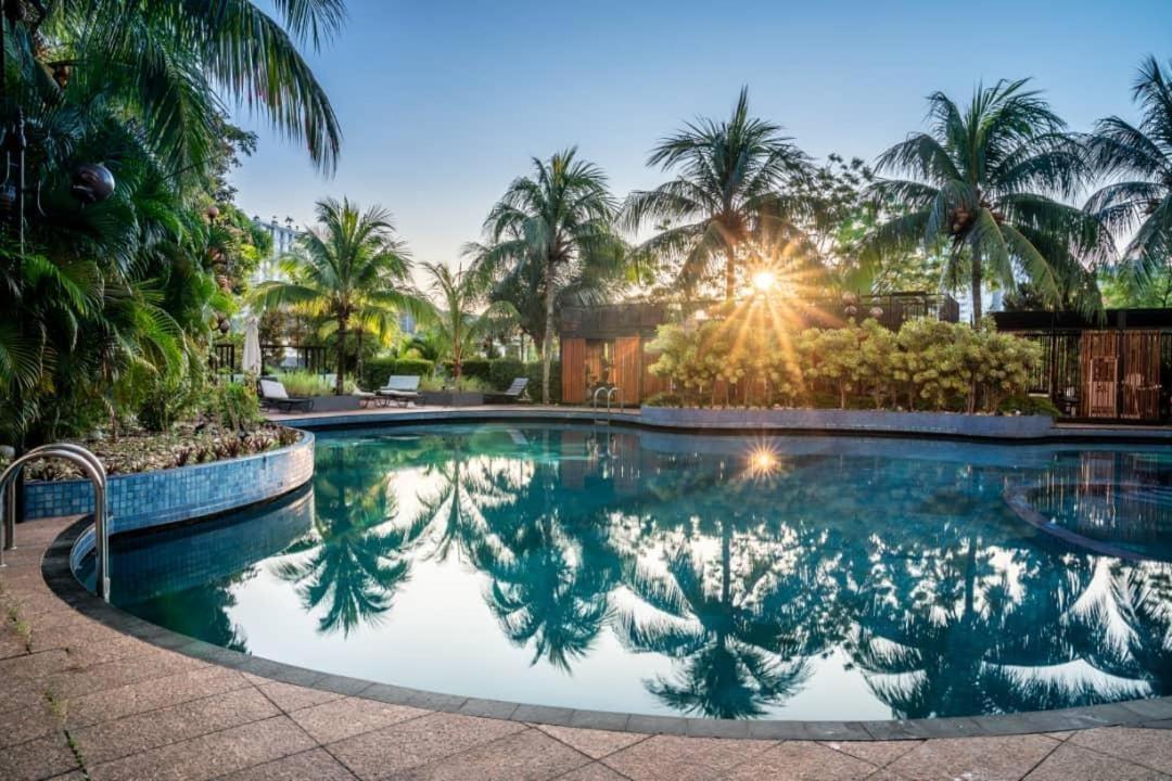 Century Bay Private Residences Sungai Dua Bukit Exteriör bild