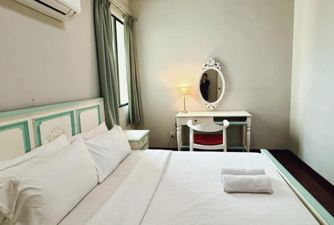 Century Bay Private Residences Sungai Dua Bukit Exteriör bild
